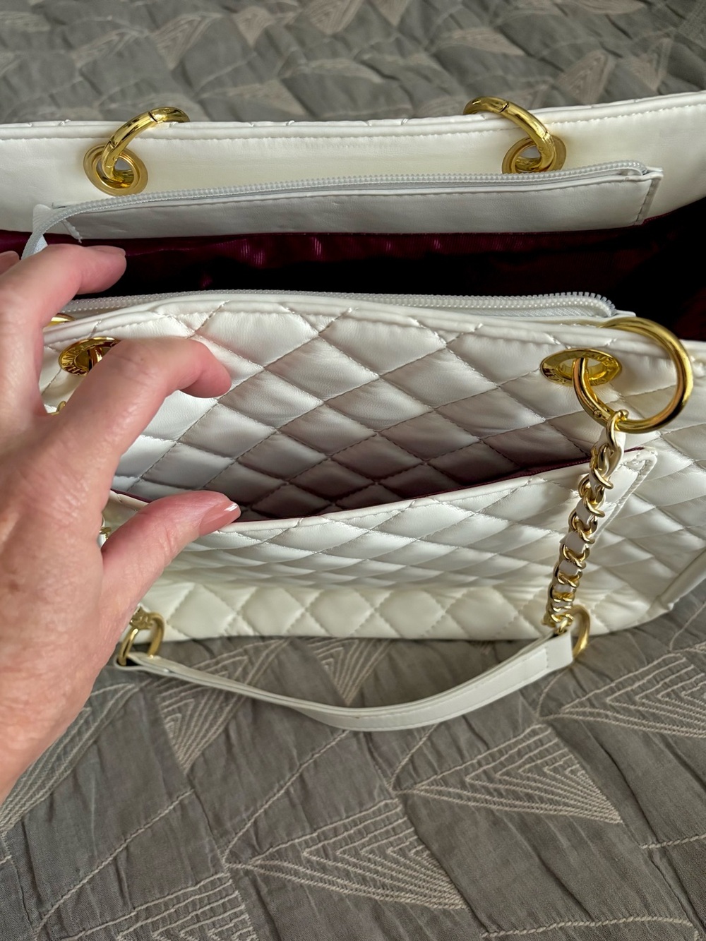 NWOT Classic Quilted Shoulder Bag with Gold Chain - Picture 7 of 11